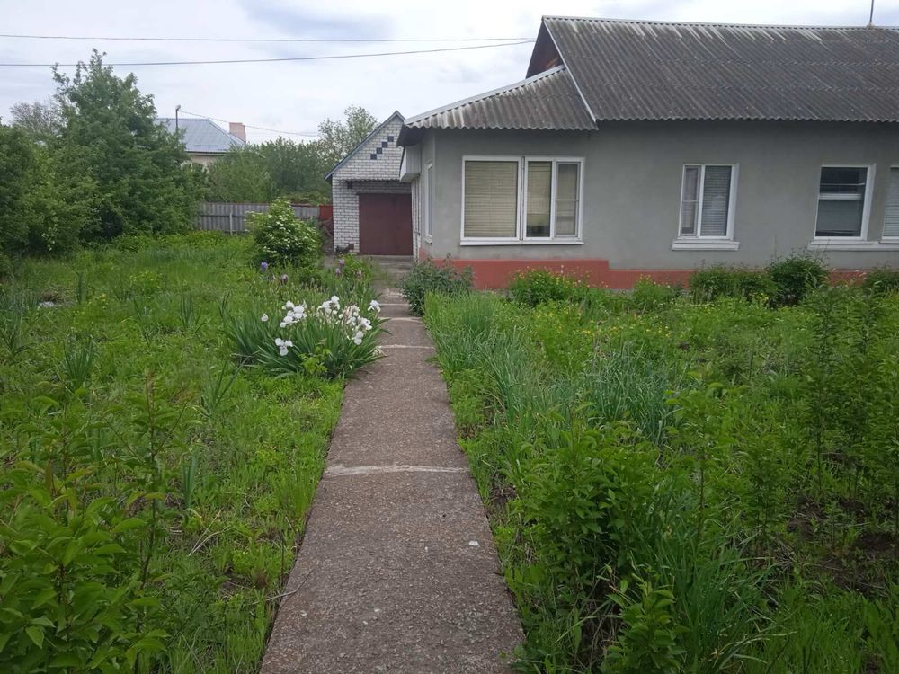 Продается дом в центре пгт Эсхар!