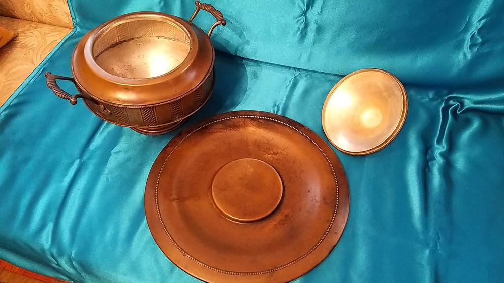 terrina e prato muito antigo