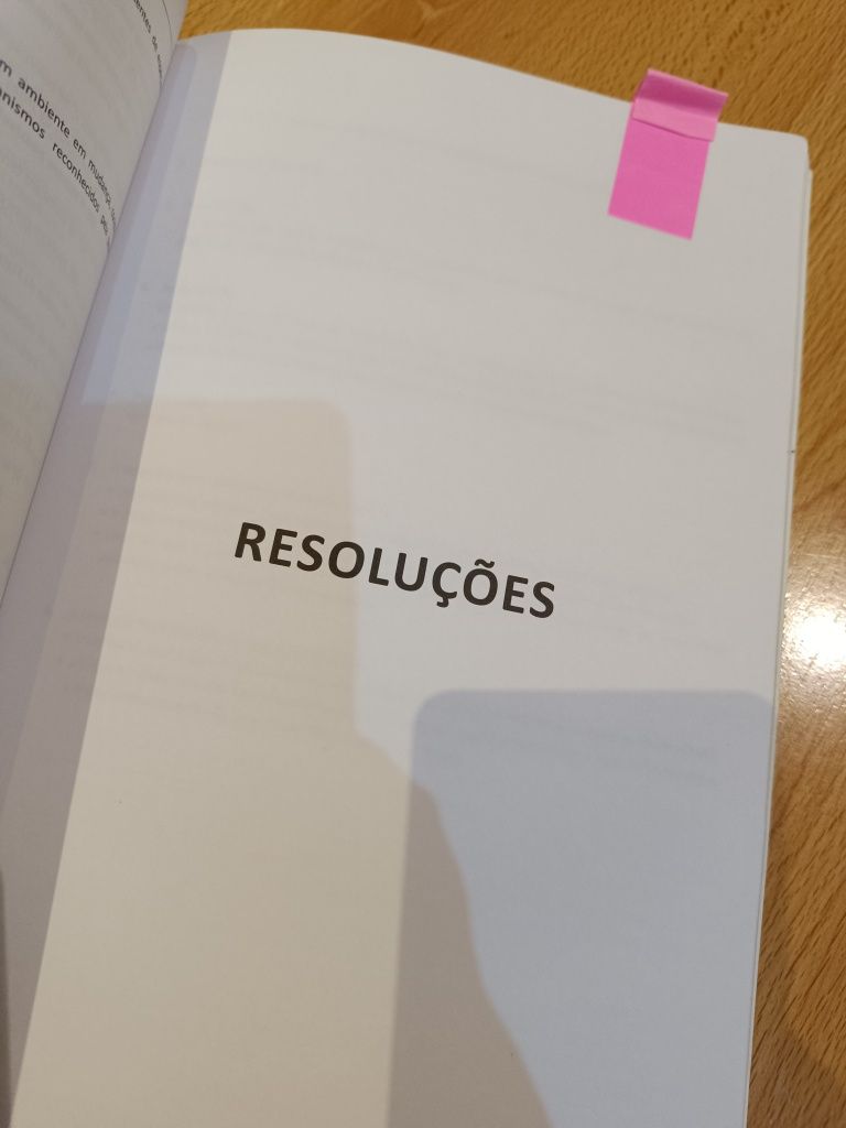 Livro do IAVE para exame de biologia