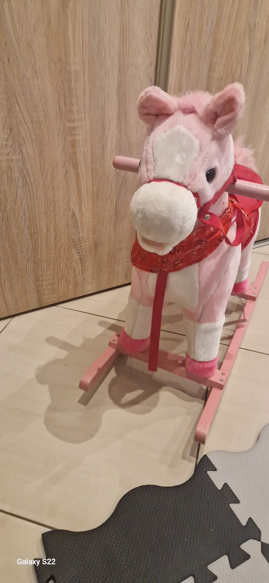Koń na biegunach  różowy