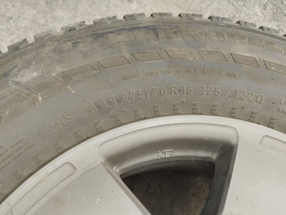 Продам диски з резиною нокіан хакареліта