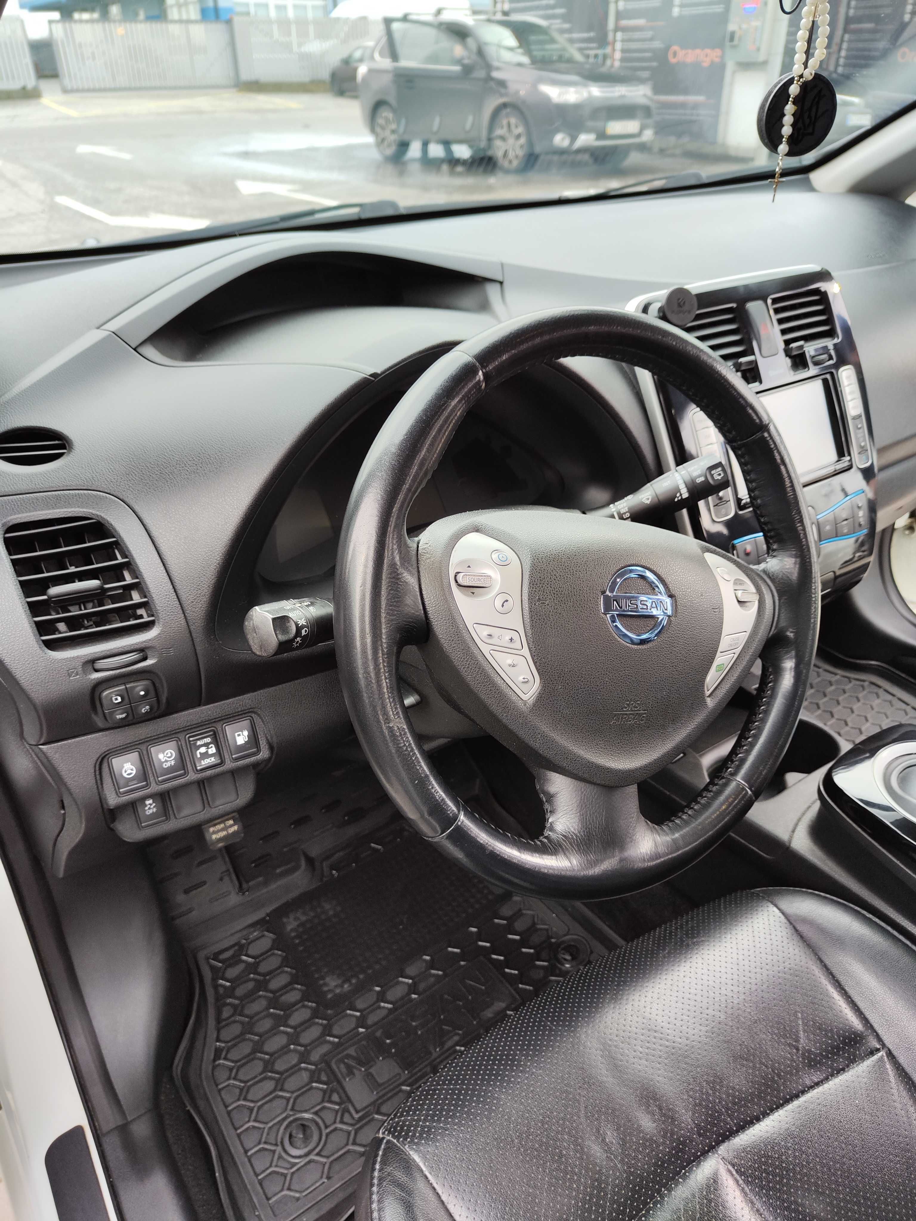 Nissan Leaf SL (Tekna) 2014 I покоління • 24 kWh (107 к.с.)