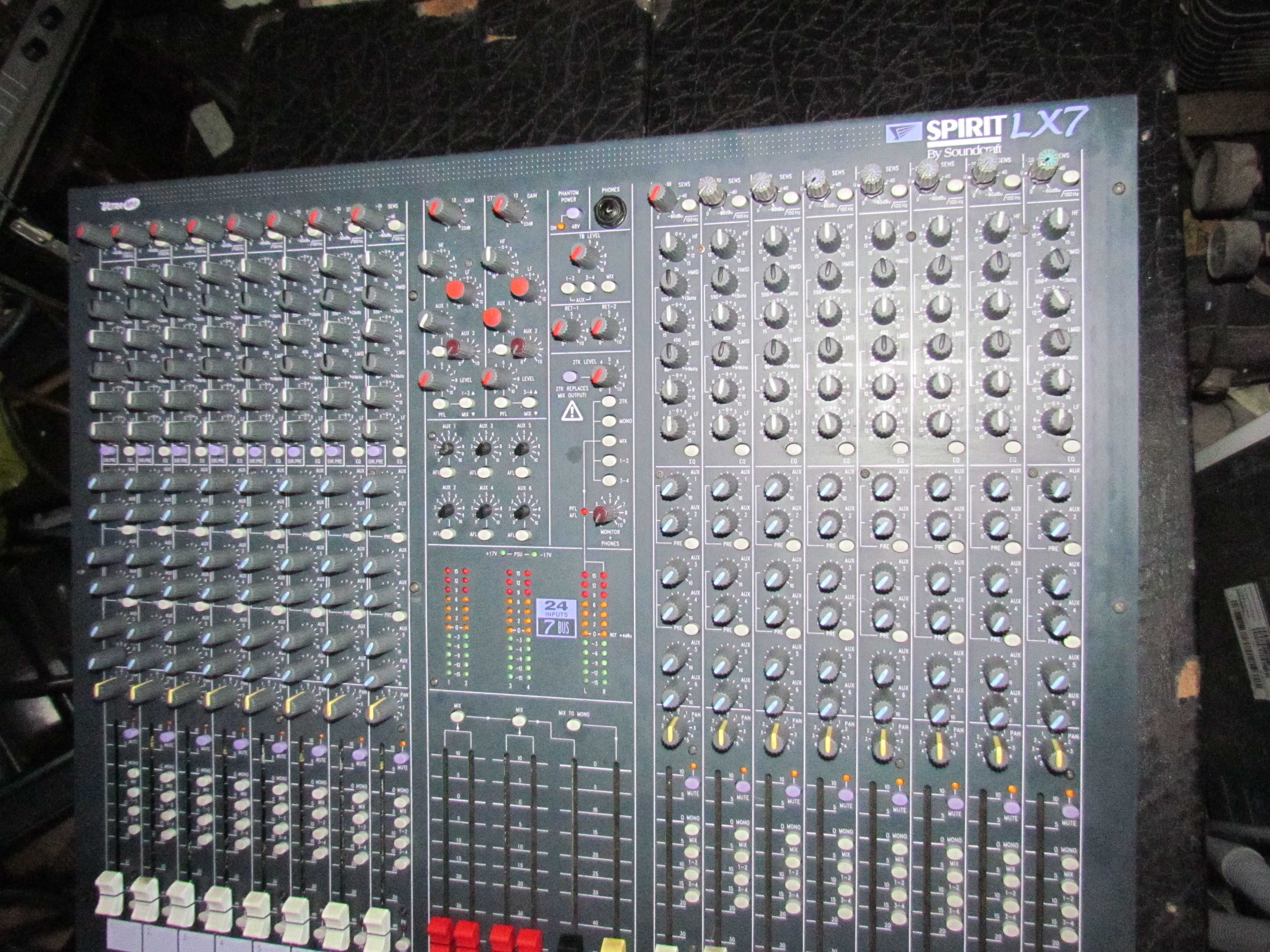 Mixer Soundcraft Spirit LX7