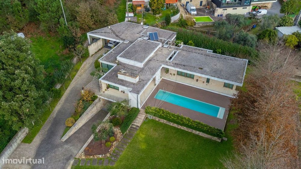 Moradia T4 para venda