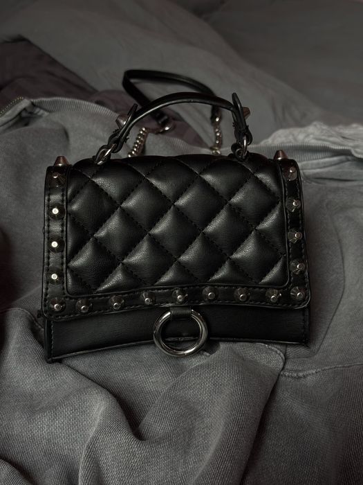 Маленька чорна сумочка Зара