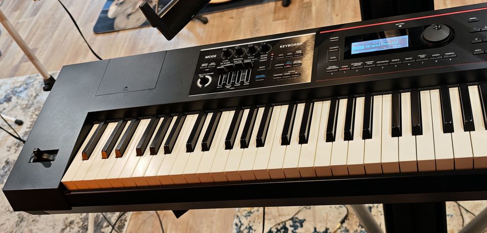 Roland Juno DS 88 !!! Oportunidade