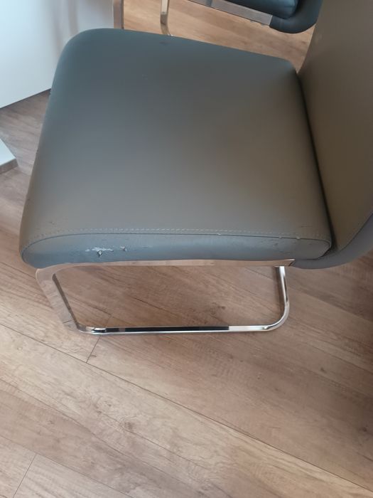 Stół rozkładany z krzesłami