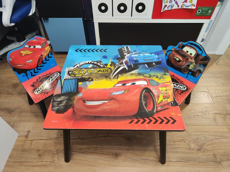 Stolik i dwa krzesła