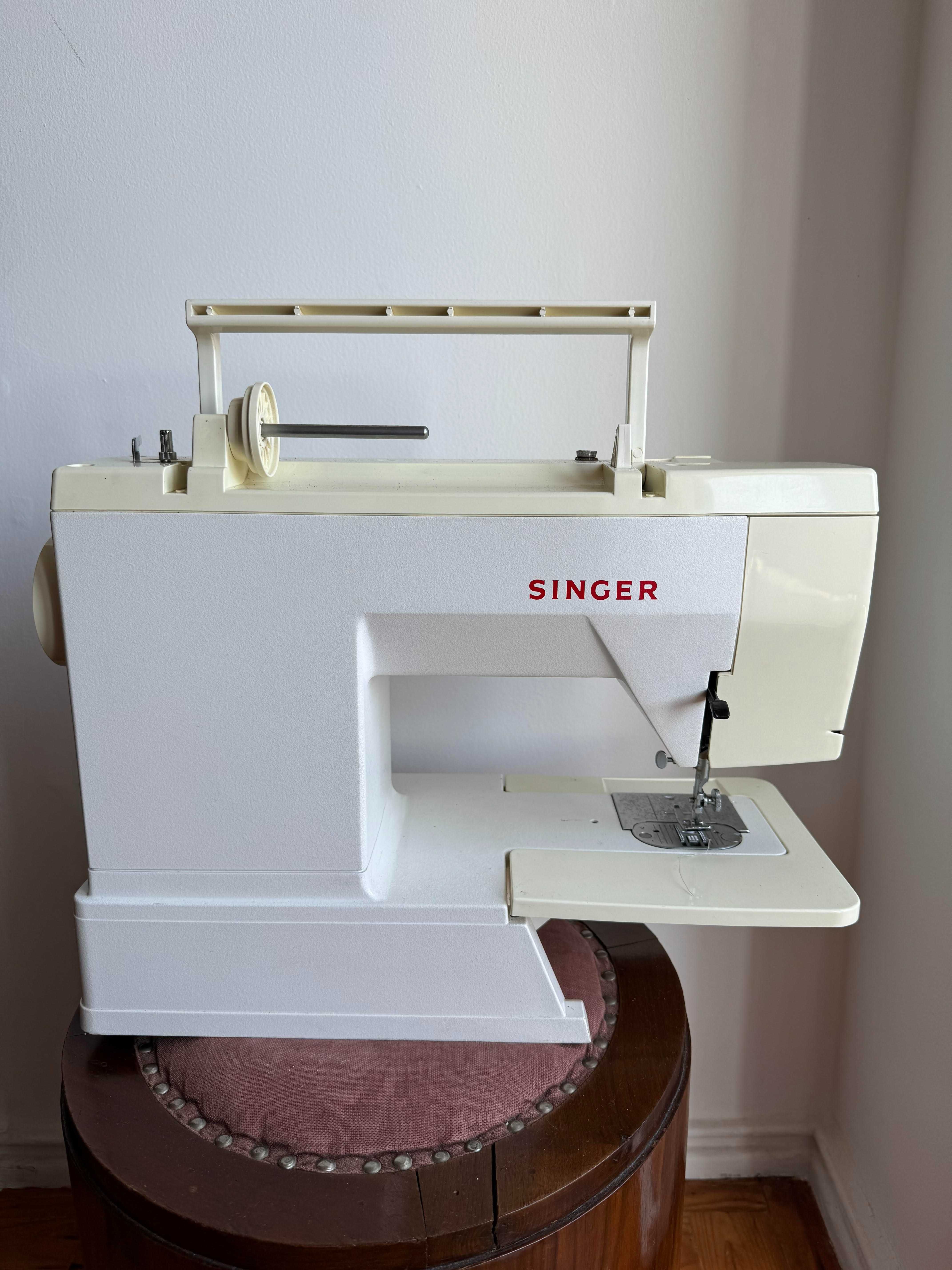 Máquina de costura Singer 9020