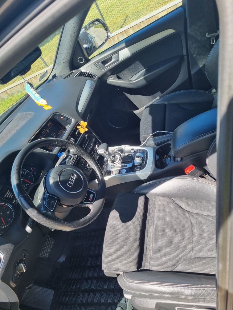 Samochód Audi Q5