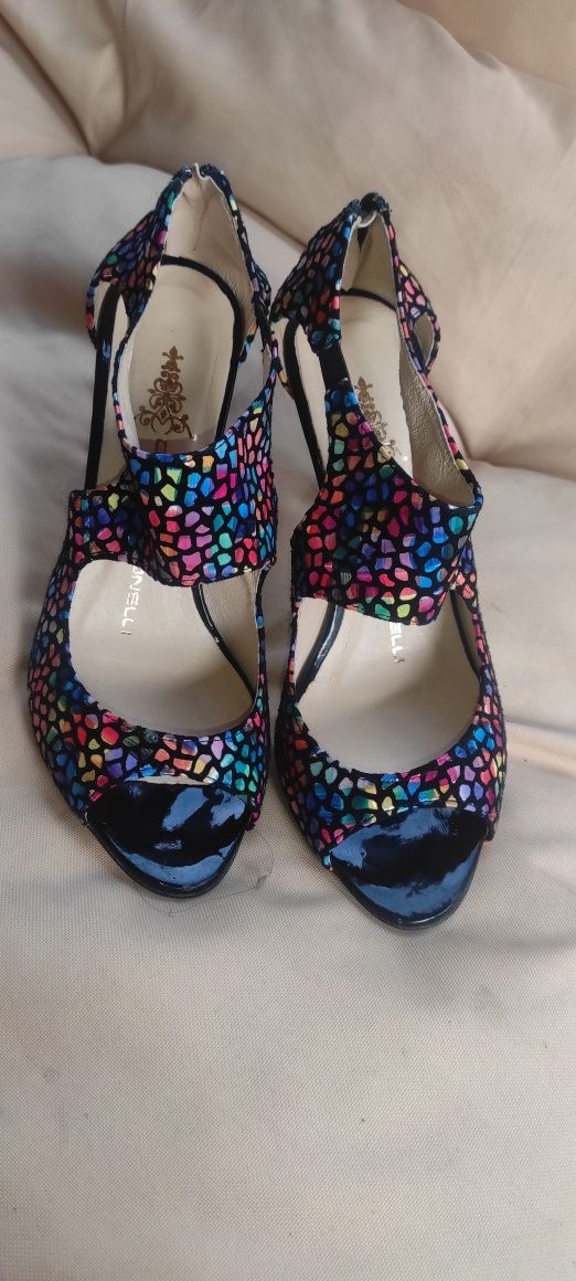 Buty na obcasie skóra naturalna 38
