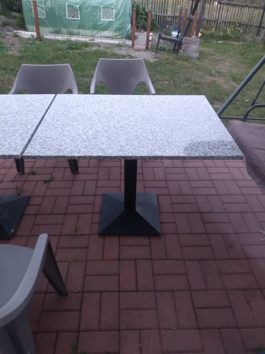 Stolik ogrodowy z granitu