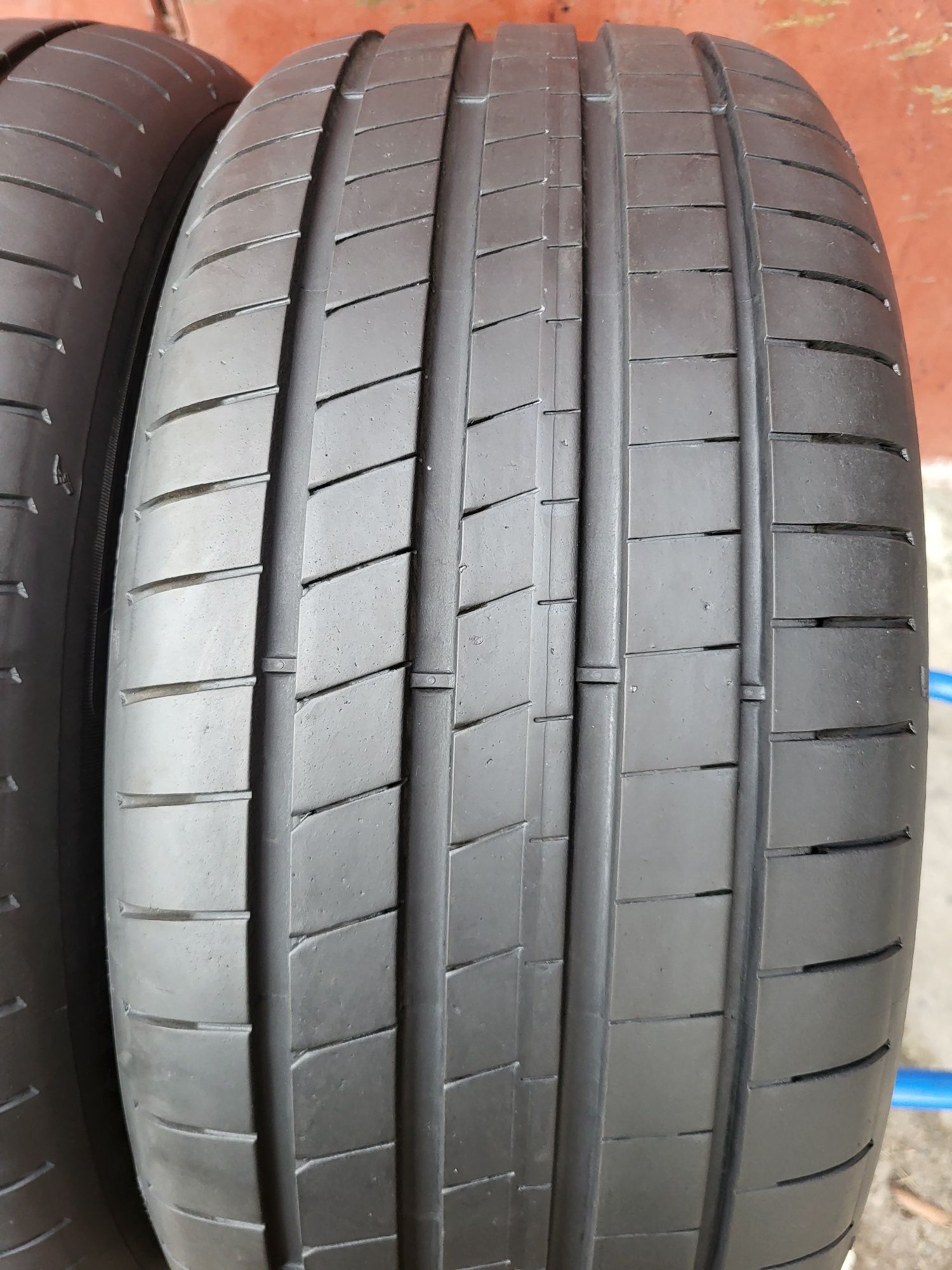 225/45/17 R17 GoodYear EAGLE F1 2шт ціна за 1шт шини