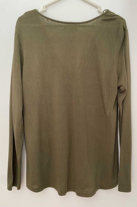 Blusa cáqui com decote em V da Springfield