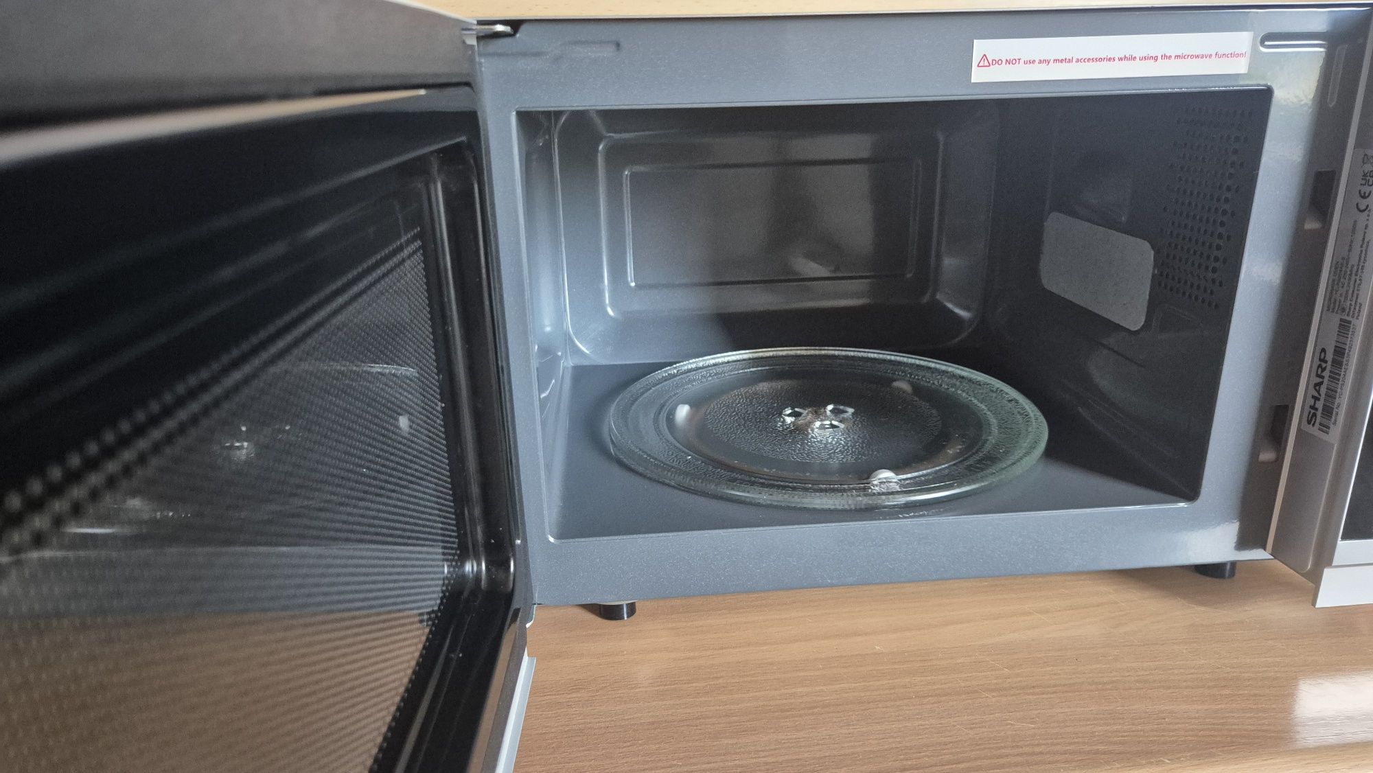 Kuchenka mikrofalowa SHARP  700W 20L Gwarancja 12msc