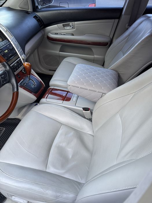Продам подлакотник на Lexus RX300-350 2007 г
