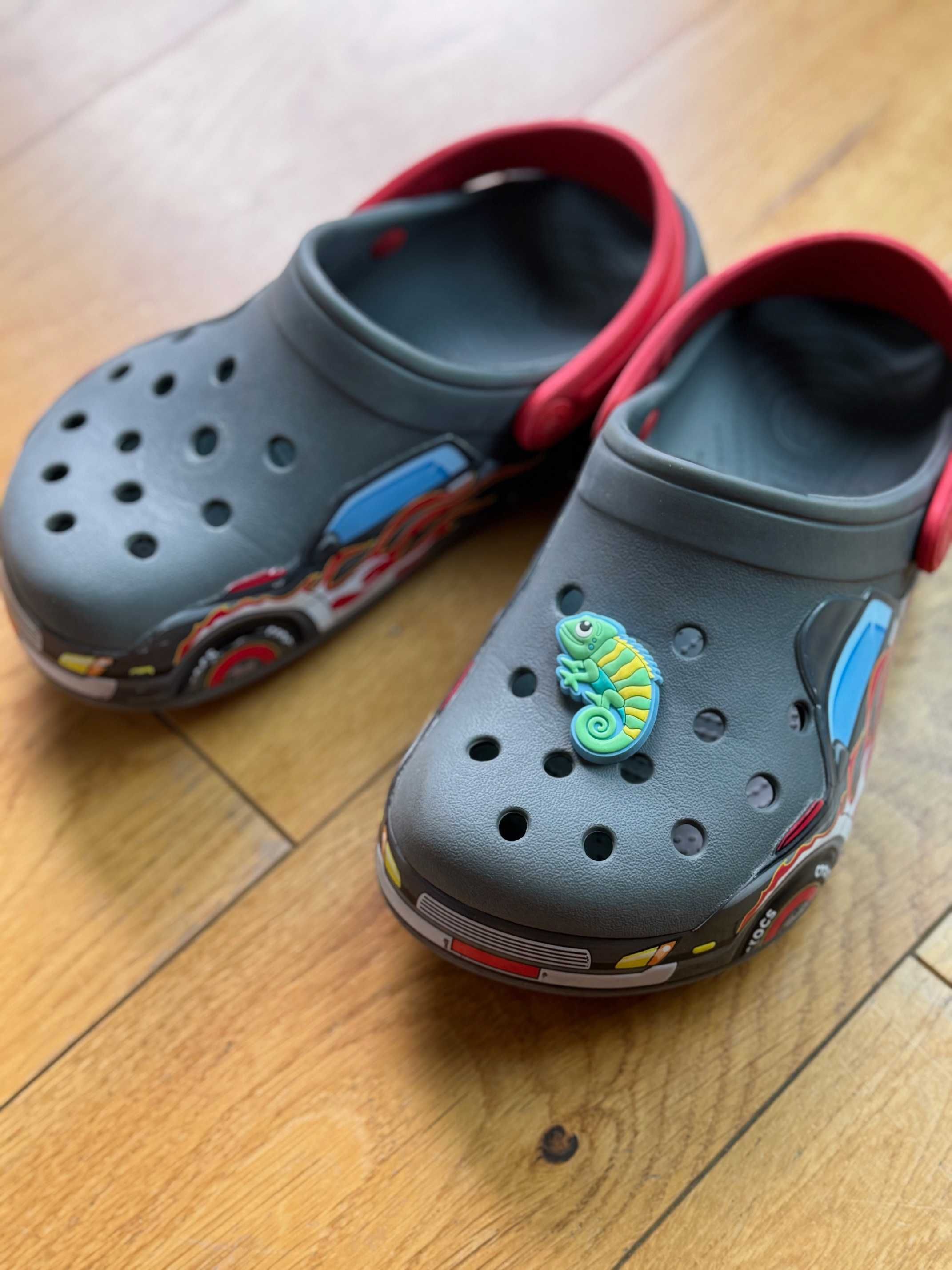 Crocsy szare J2 wóz strażacki