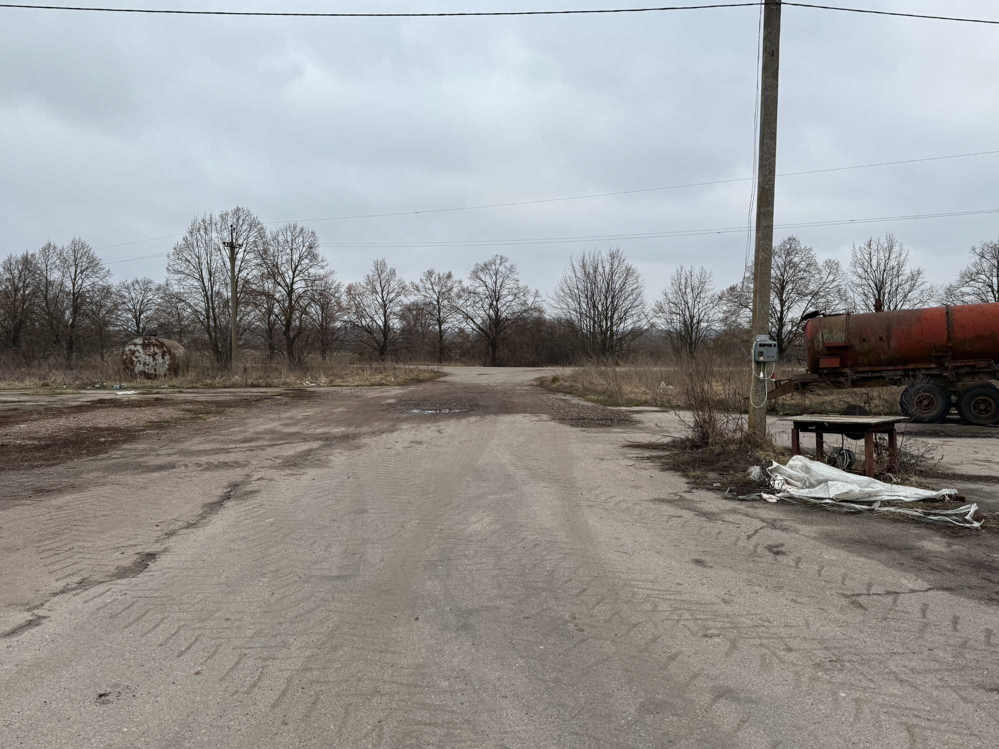 Комплекс нежитлових будівель 1 918,6 м2, с. Хоробичі, вул. Амосов