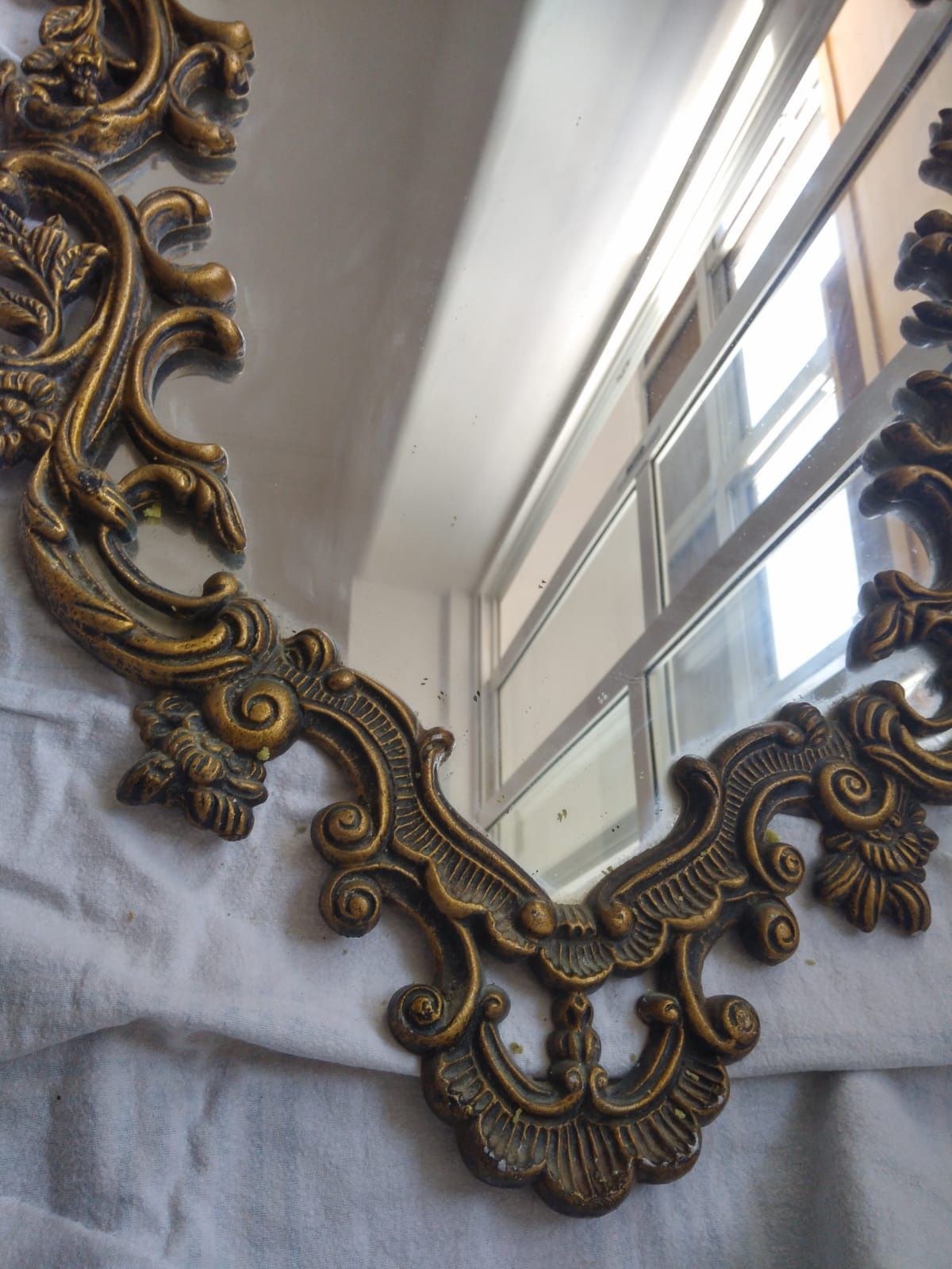 Espelho de latão ornamentado