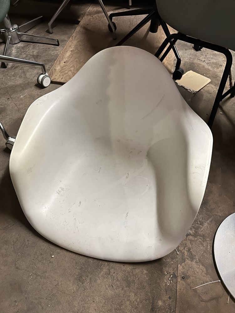 Zestaw Vitra Charles Eames. Model DAR DSR DSS skorupy