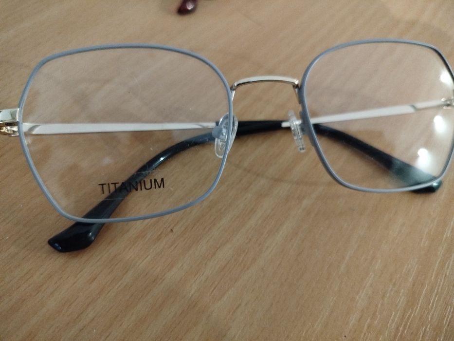 Отрава титанова на окуляри