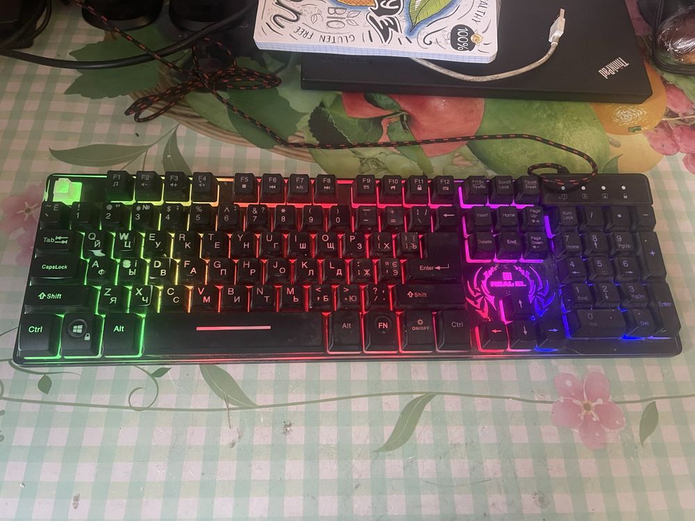 Клавиатура REAL-EL Comfort 7090 blacklit usb black в хорошем состоянии