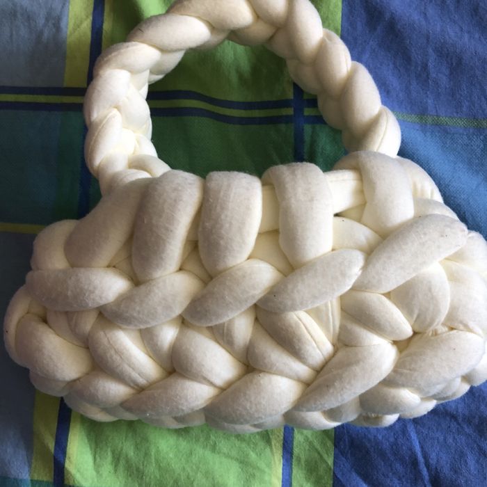 Mala feita em trança muito original