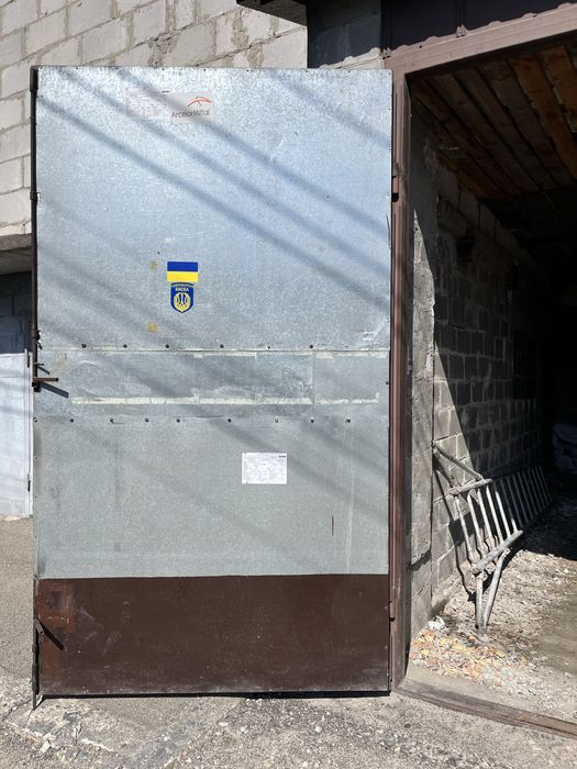 Продаю гаражні ворота з рамою утеплені