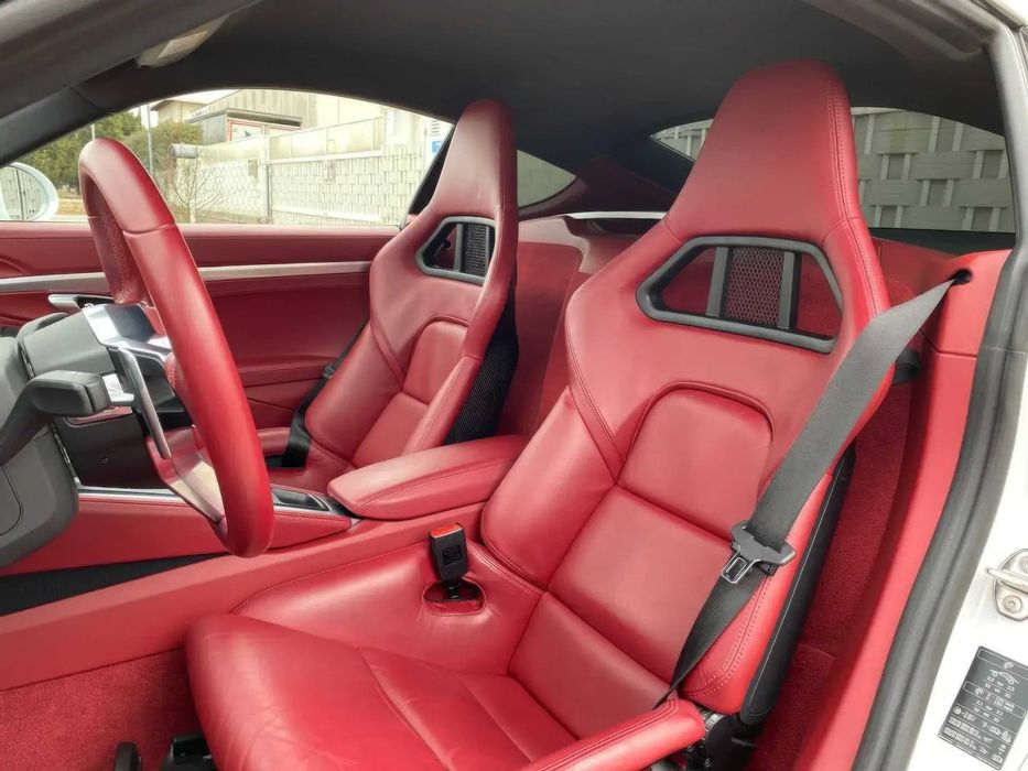 Porsche Cayman      2018