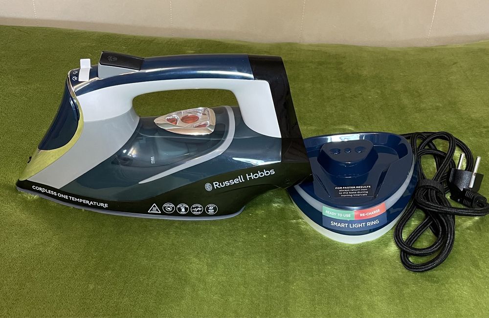 Праска бездротова Russell Hobbs 26020