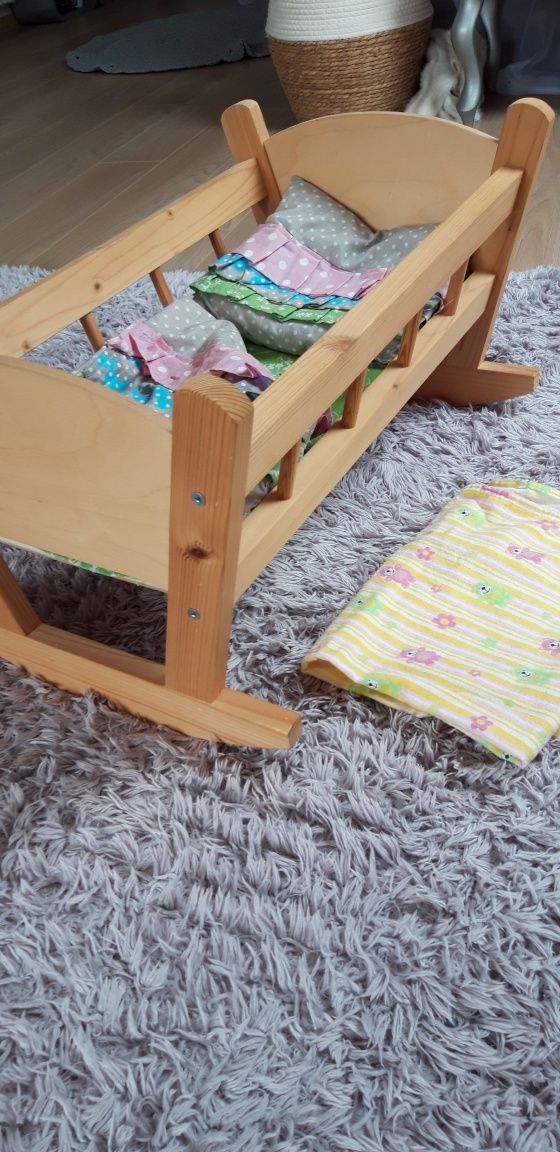 Łóżeczko drewniane  i lalka bobas