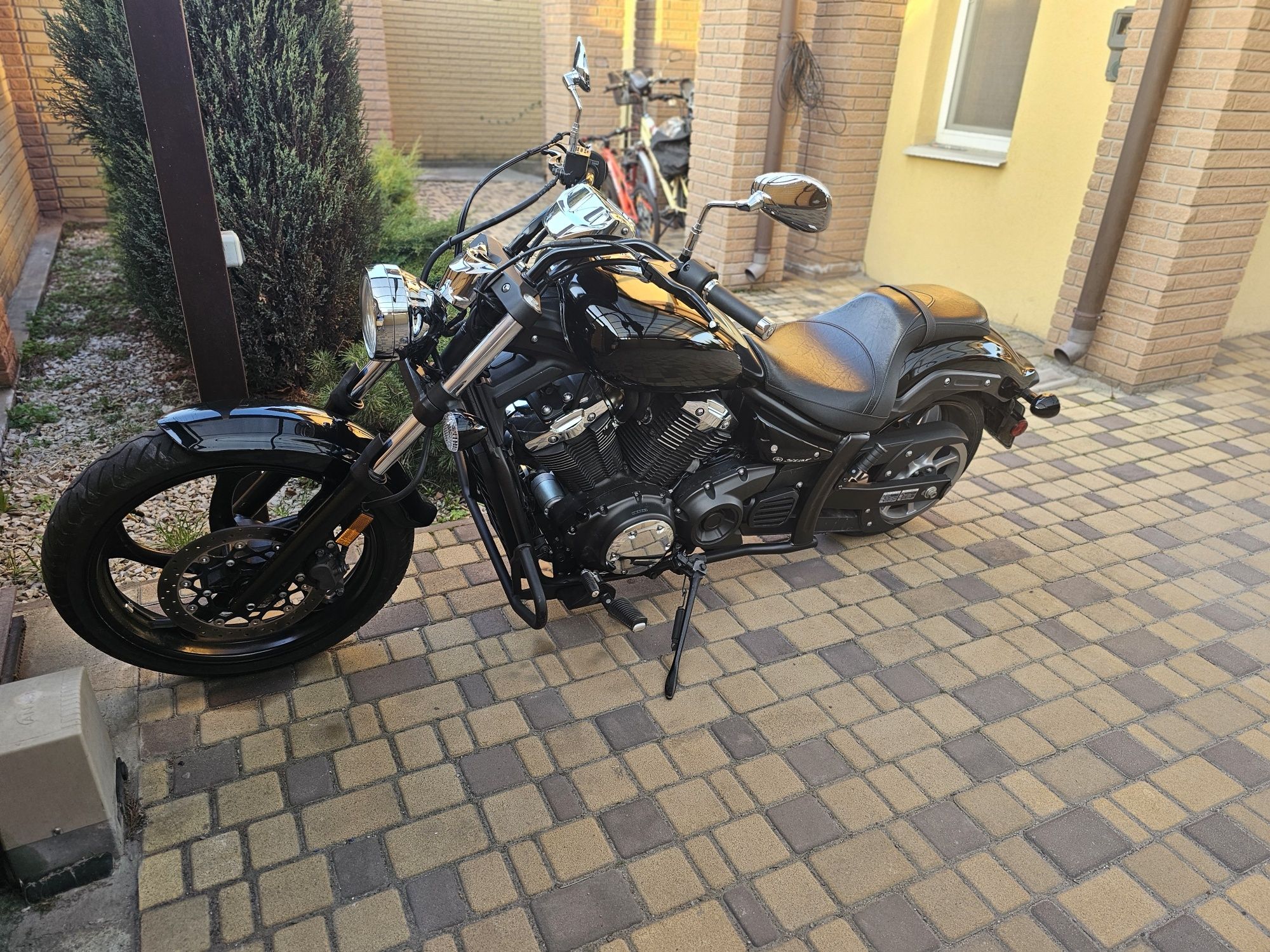 Продам мотоцикл Yamaha Stryker 1300. СОСТОЯНИЕ ИДЕАЛЬНОЕ..нюансов нет