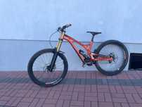 Rower zjazdowy commencal v4 ( fox 40 magura shimano zee x2 rock shox )
