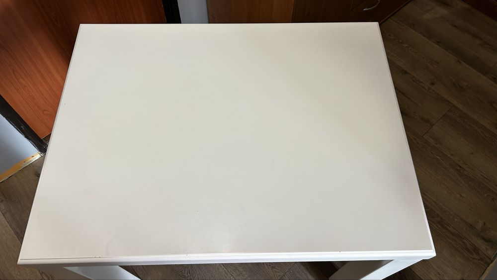 Drewniany biały stół 70x90 oraz 3 krzesla gratis