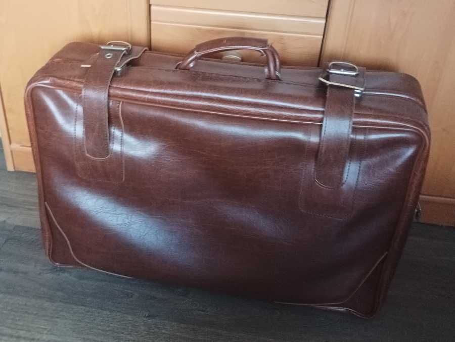 Stara duża walizka PRL