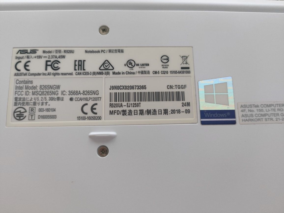 Laptop Asus VivoBook R520U i3 8 generacji biały