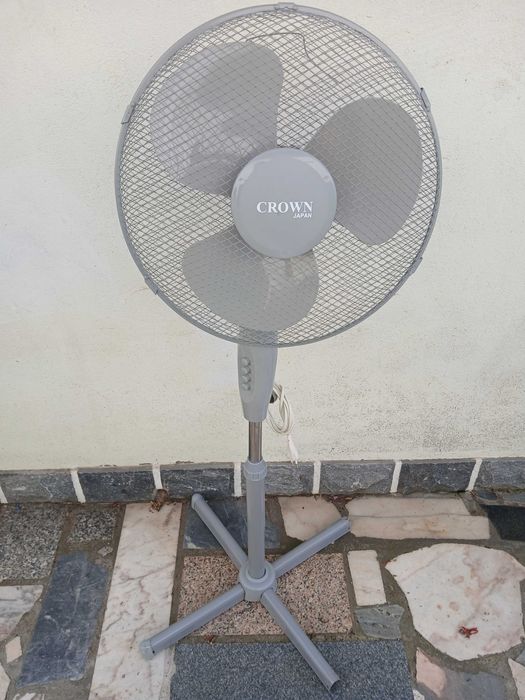 Ventoinha de pé.