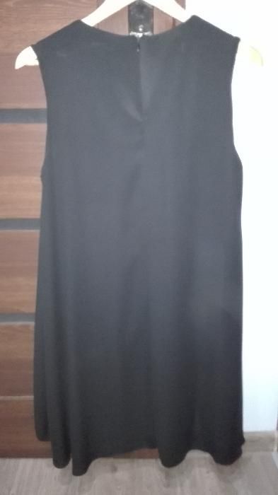 Czarna sukienka asymetryczna z koronką rozmiar L