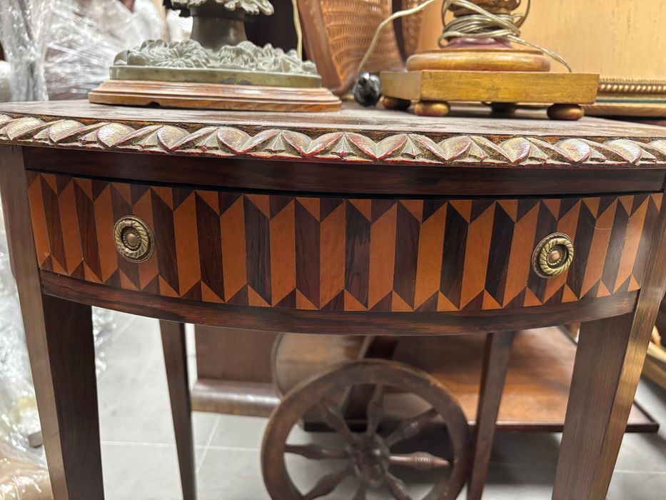 Mesa Meia-Lua de Apoio em Pau-Santo