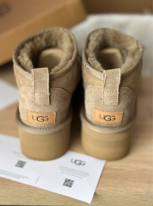 Угги ugg . платформа 5 см . розмір 39 натуральне хутро та замша
