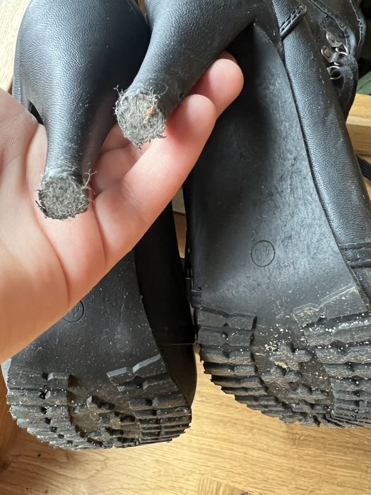 Czarne kozaki na obcasie wysokie