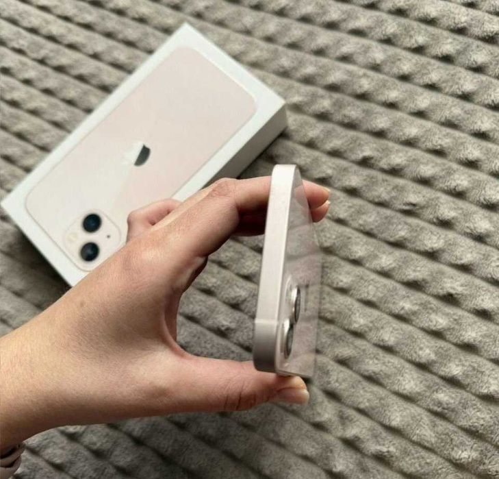 iPhone 13, 256 ГБ у подарунок чохли