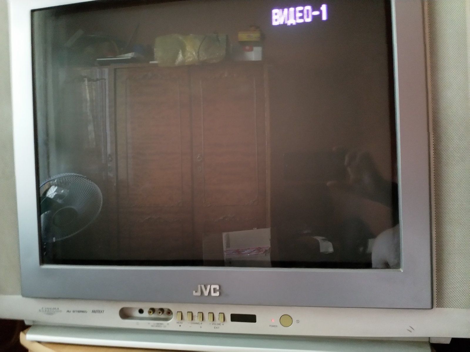 Телевизор большой кинескопный JVC