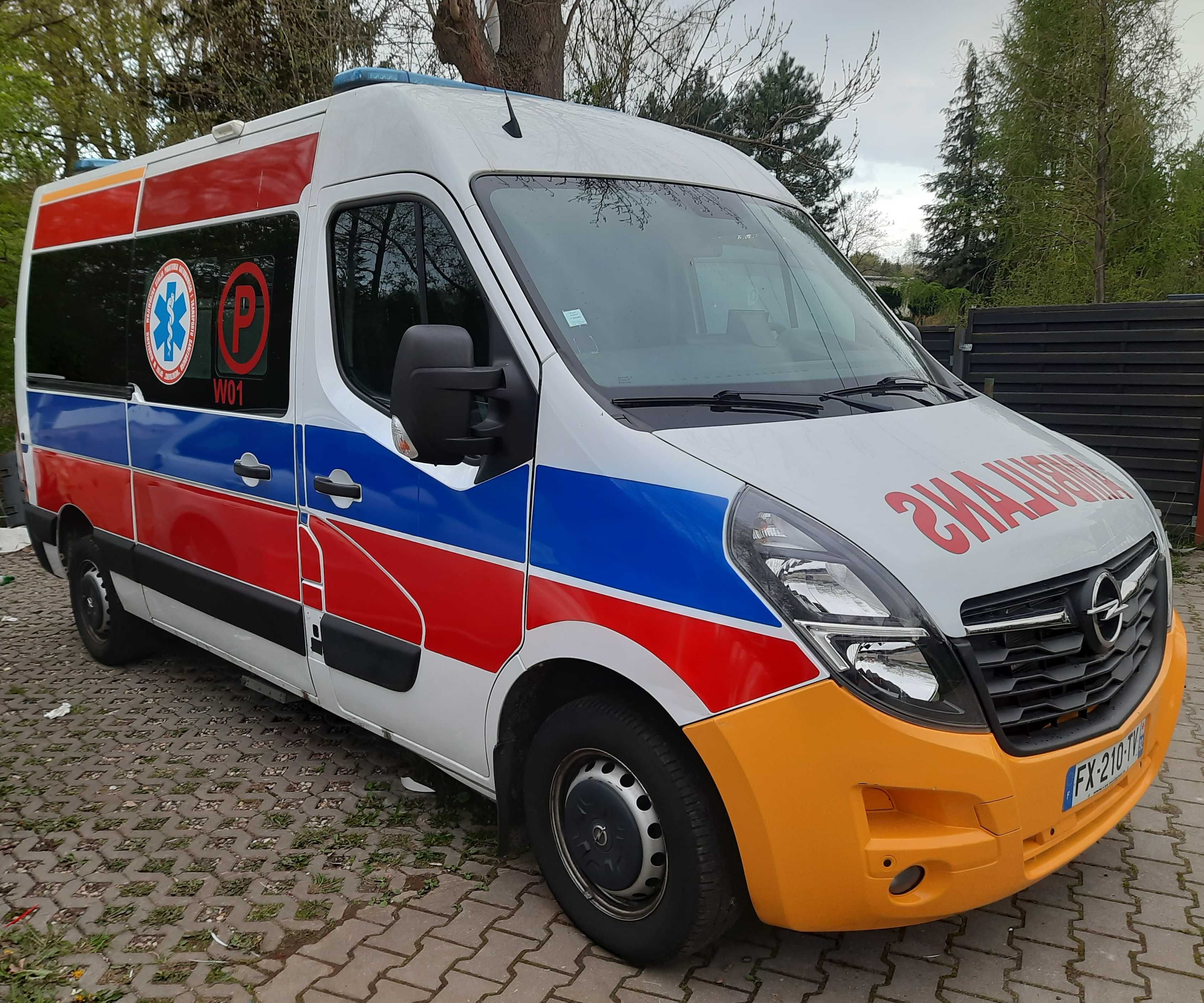 Transport sanitarny karetka ambulans transport chorych tlenoterapia