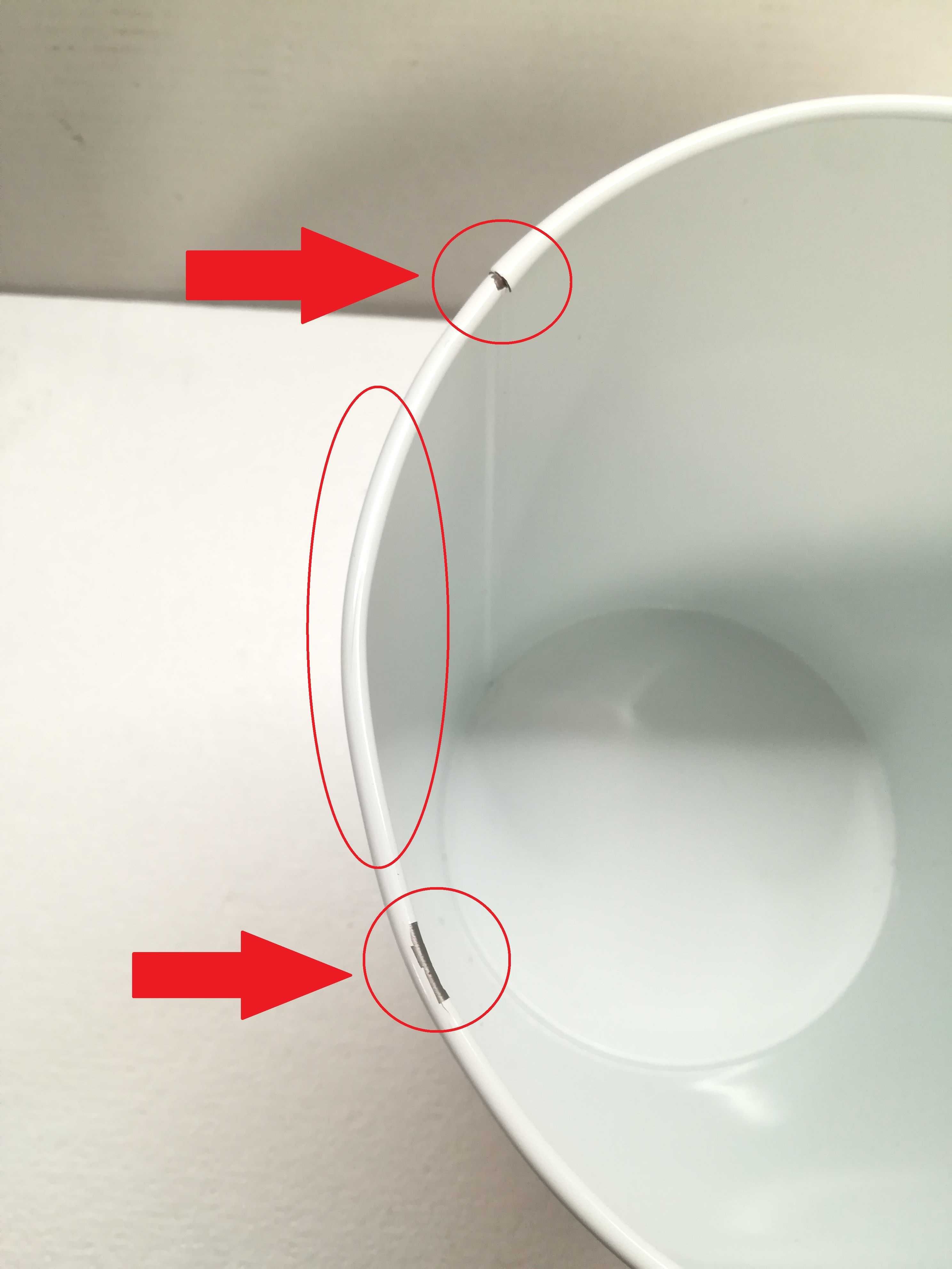 mDesign Mały kosz na śmieci Poj. 6L Metalowy Do łazienki, biura Biały