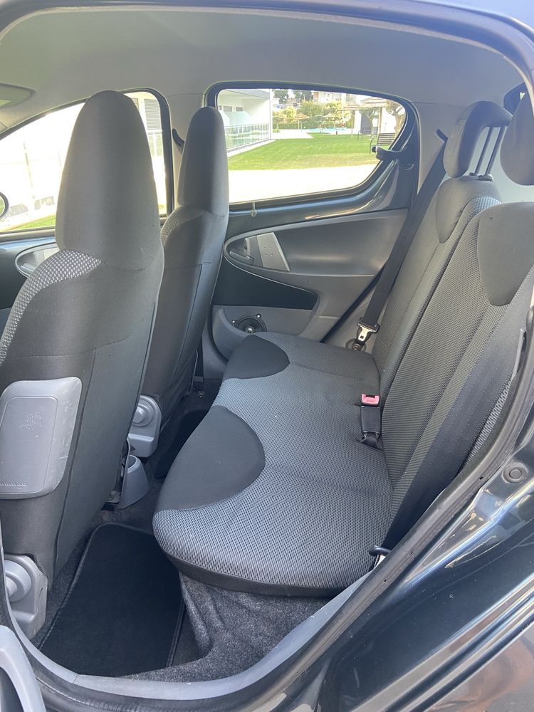 Toyota Aygo • Jantes Especiais • Multimidia • AC  • 129 mil km