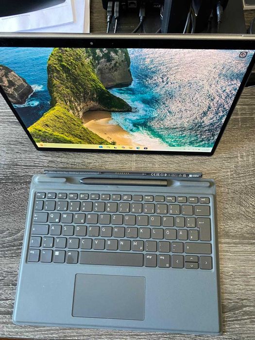 Portátil Híbrido (Tablet + caneta e Teclado com Capa) 13.2"