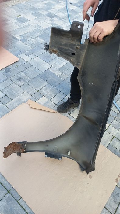 Audi a4 b5 95-99 blotnik przedni prawy lz8p