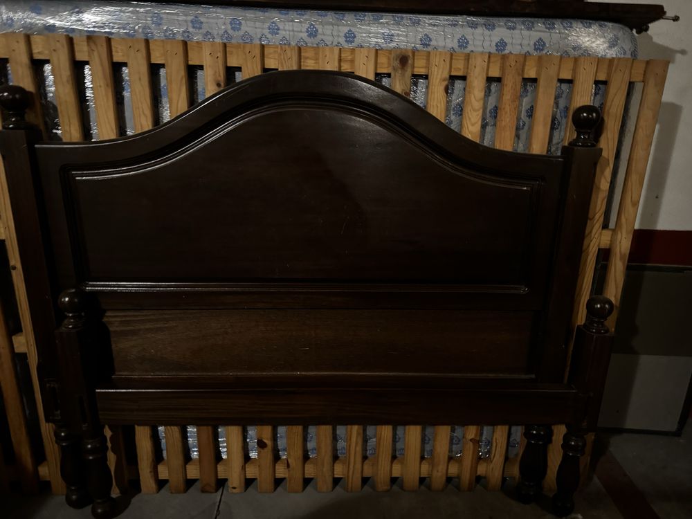 Conjunto de quarto de madeira mogno