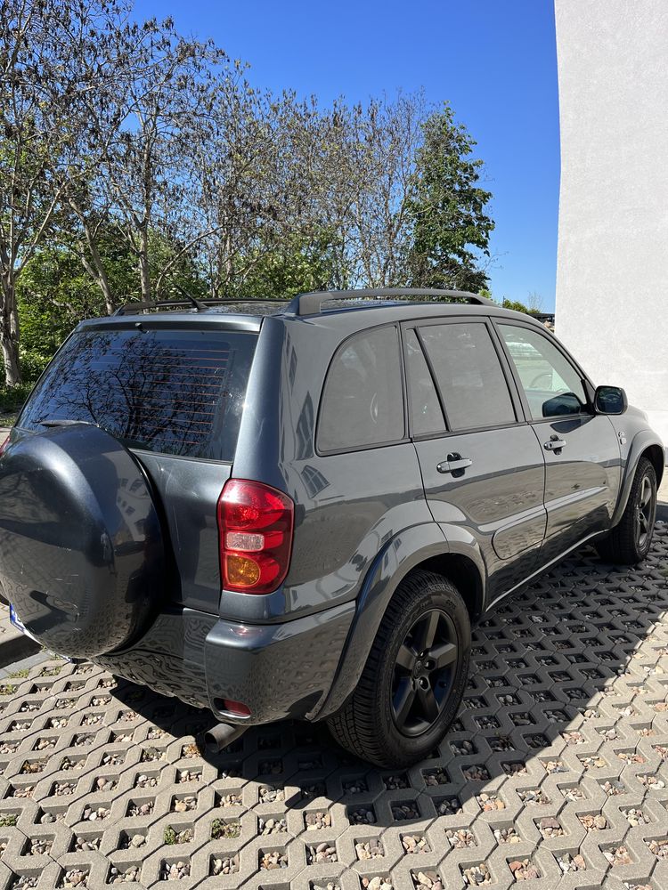 Sprzedam mega zadbaną Toyotę Rav4